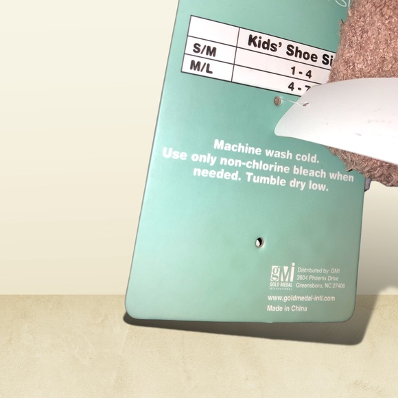 🆕NWT🎁Kids Fuzzy Kitty Slippers - Picture 12 of 15